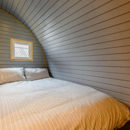 1 Bed In Oc-88961 Campingplatz *